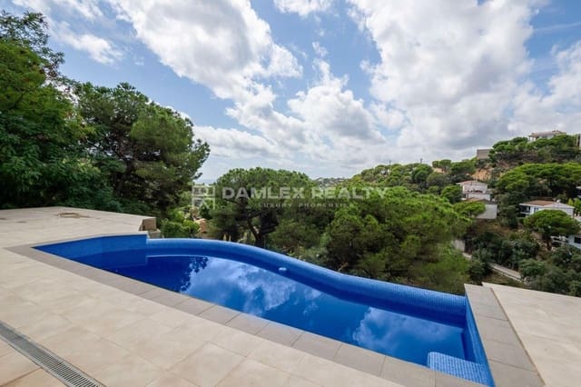 5 slaapkamer Villa te koop in Lloret de Mar met zwembad garage - € 895.000 (Ref: 8510340)