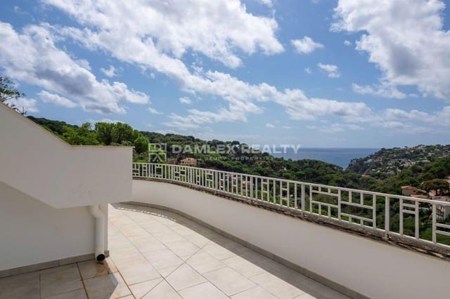5 slaapkamer Villa te koop in Lloret de Mar met zwembad garage - € 895.000 (Ref: 8510340)
