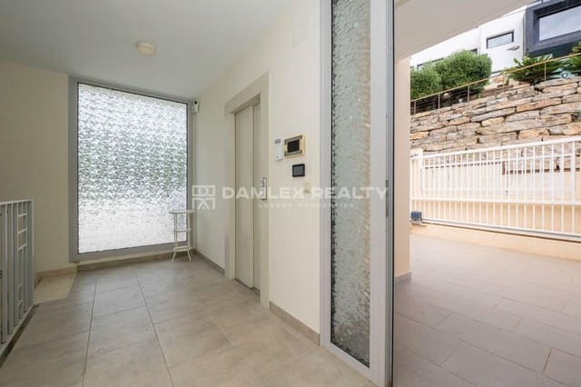 5 slaapkamer Villa te koop in Lloret de Mar met zwembad garage - € 895.000 (Ref: 8510340)