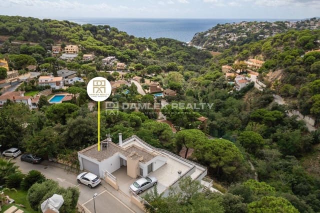 5 slaapkamer Villa te koop in Lloret de Mar met zwembad garage - € 895.000 (Ref: 8510340)