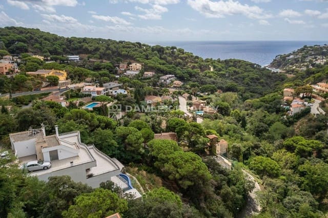 5 slaapkamer Villa te koop in Lloret de Mar met zwembad garage - € 895.000 (Ref: 8510340)