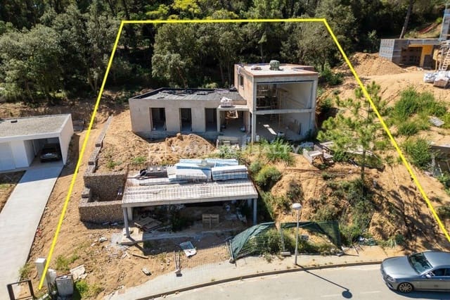 4 bedroom Villa for sale in Blanes with pool garage - € 1,200,000 (Ref: 8527317)