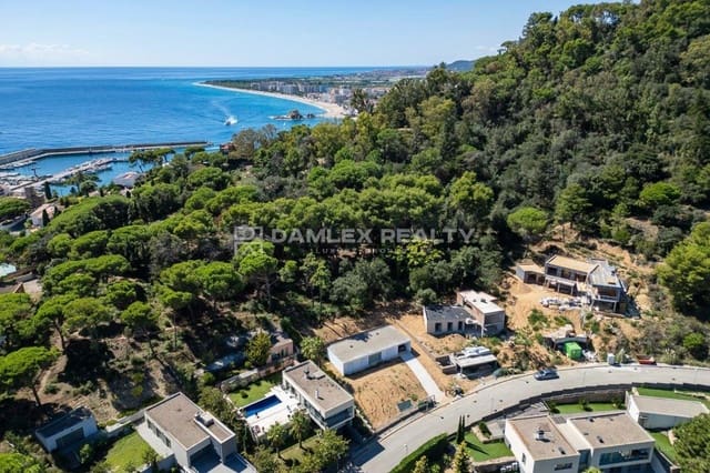 4 bedroom Villa for sale in Blanes with pool garage - € 1,200,000 (Ref: 8527317)