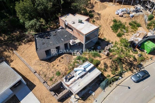 4 bedroom Villa for sale in Blanes with pool garage - € 1,200,000 (Ref: 8527317)