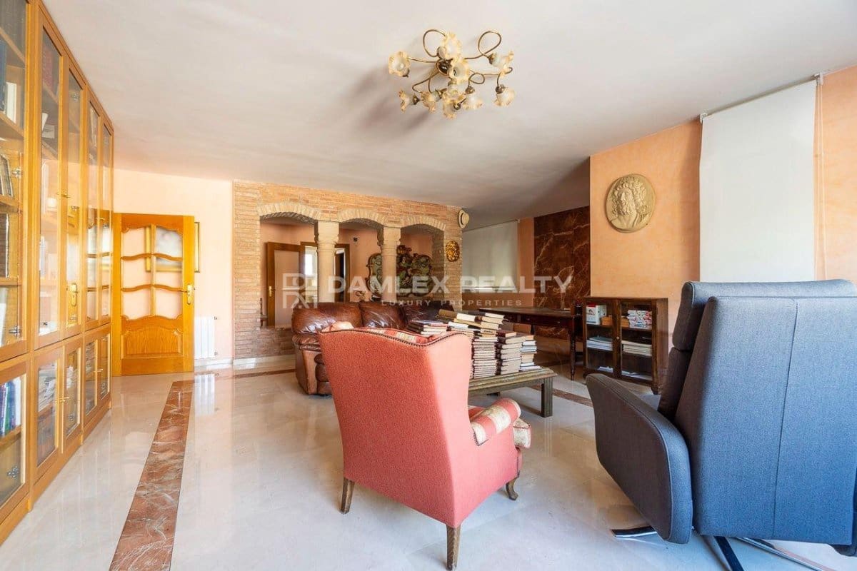 4 slaapkamer Villa te koop in Lloret de Mar met zwembad garage - € 550.000 (Ref: 8561881)