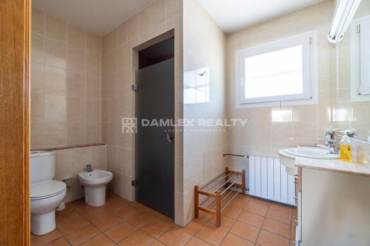 4 slaapkamer Villa te koop in Lloret de Mar met zwembad garage - € 550.000 (Ref: 8561881)