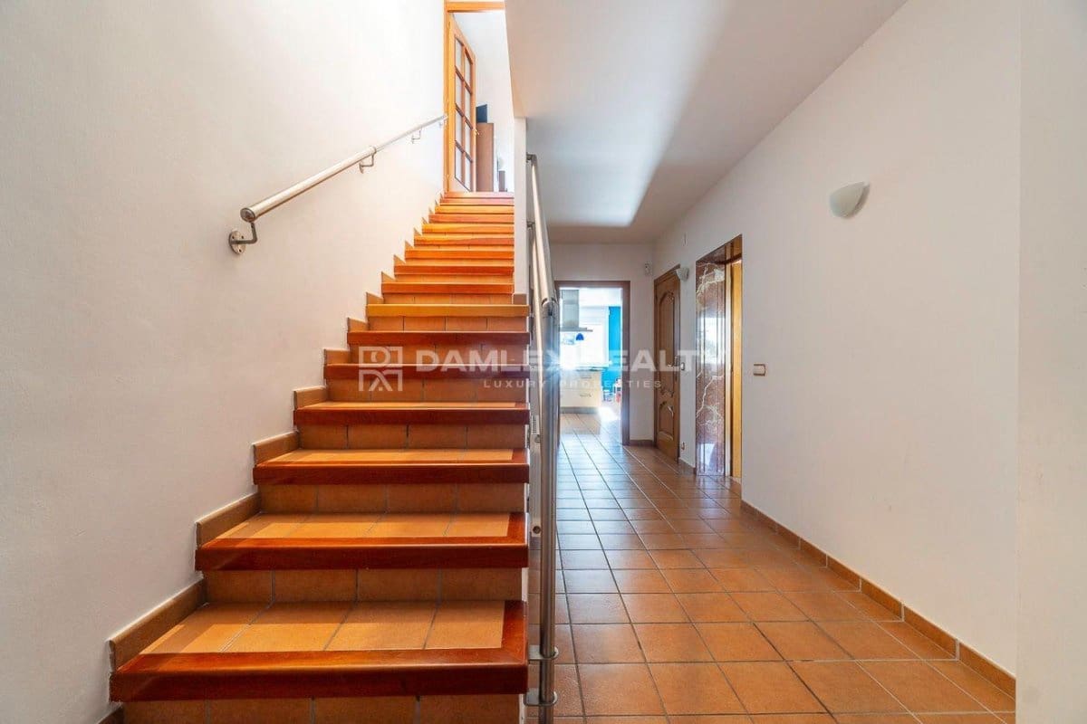 4 slaapkamer Villa te koop in Lloret de Mar met zwembad garage - € 550.000 (Ref: 8561881)