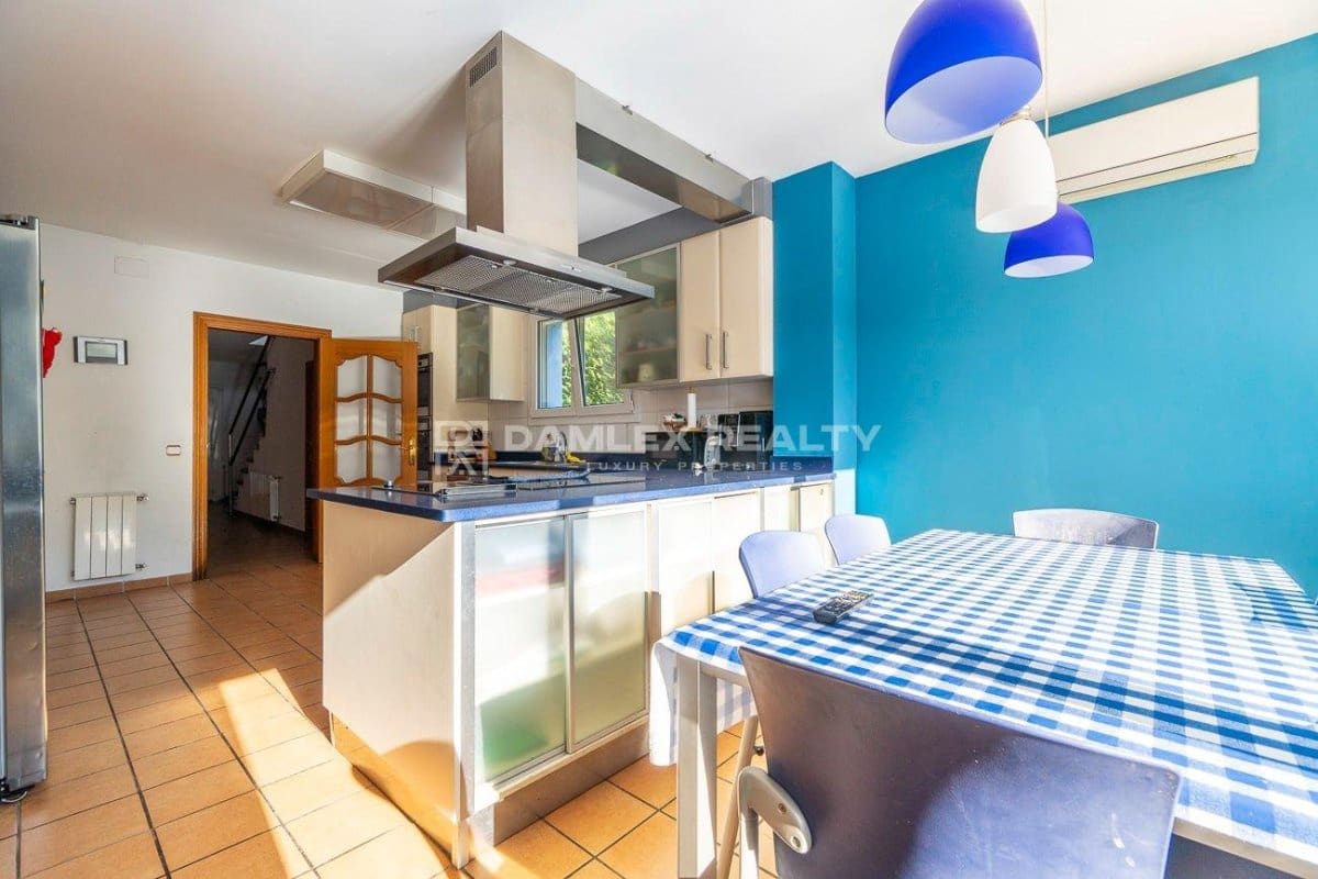 4 slaapkamer Villa te koop in Lloret de Mar met zwembad garage - € 550.000 (Ref: 8561881)