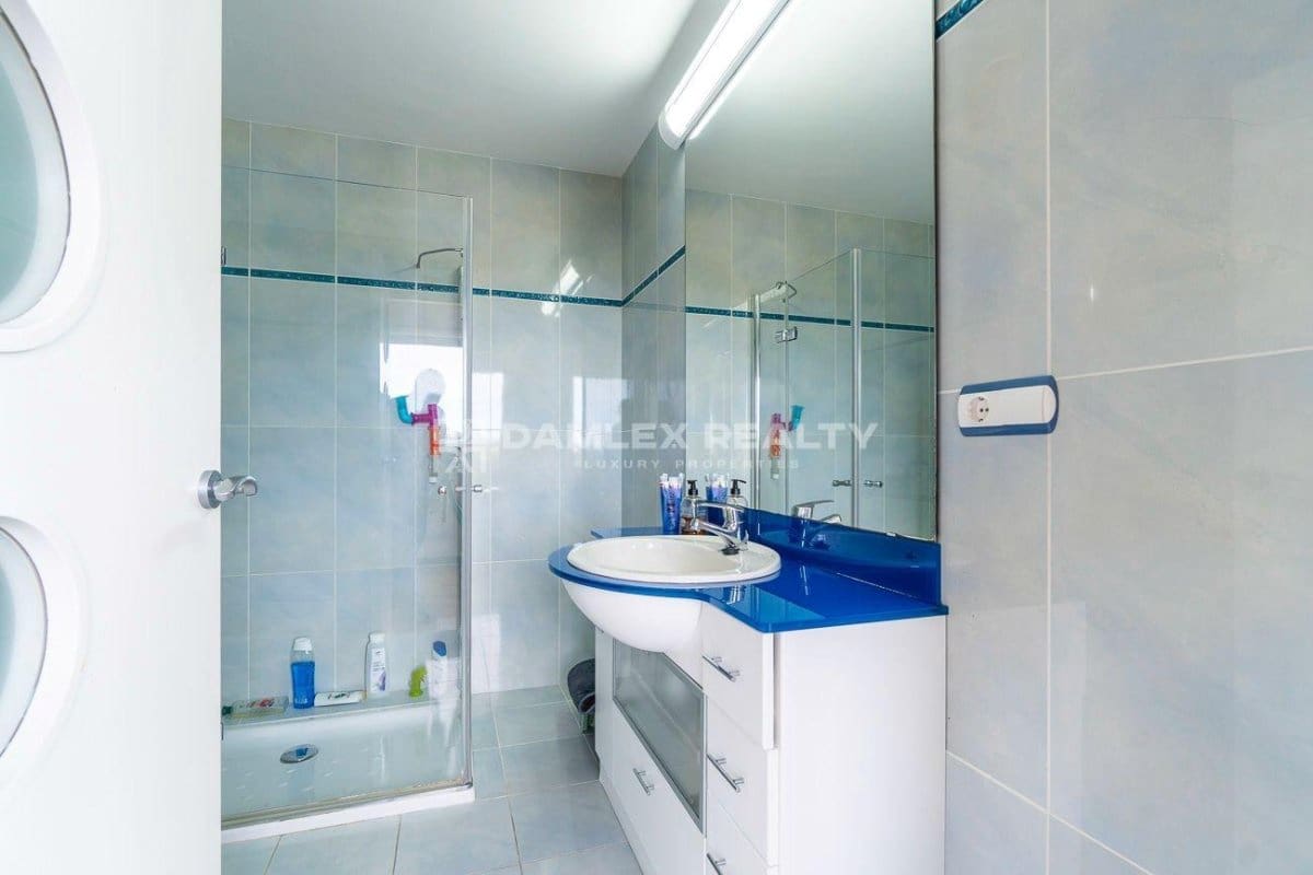 4 slaapkamer Villa te koop in Lloret de Mar met zwembad garage - € 550.000 (Ref: 8561881)