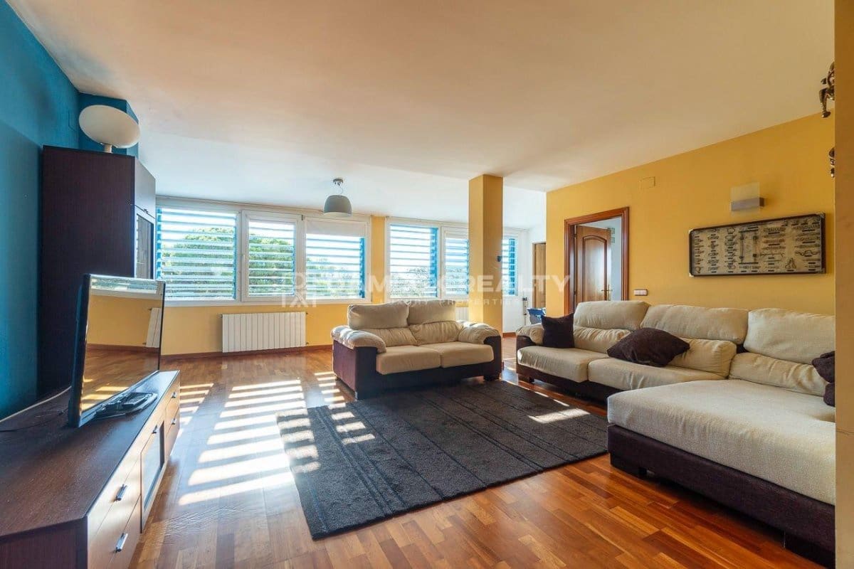 4 slaapkamer Villa te koop in Lloret de Mar met zwembad garage - € 550.000 (Ref: 8561881)