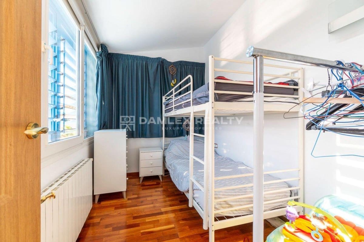 4 slaapkamer Villa te koop in Lloret de Mar met zwembad garage - € 550.000 (Ref: 8561881)