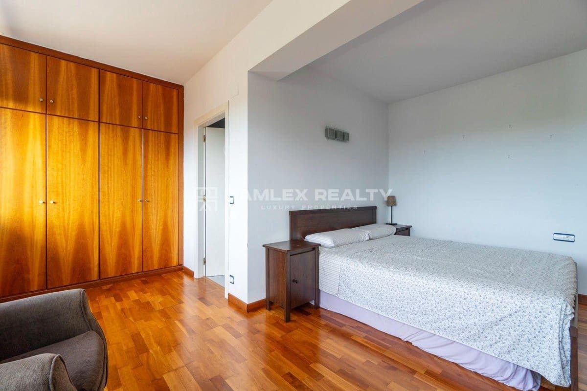 4 slaapkamer Villa te koop in Lloret de Mar met zwembad garage - € 550.000 (Ref: 8561881)