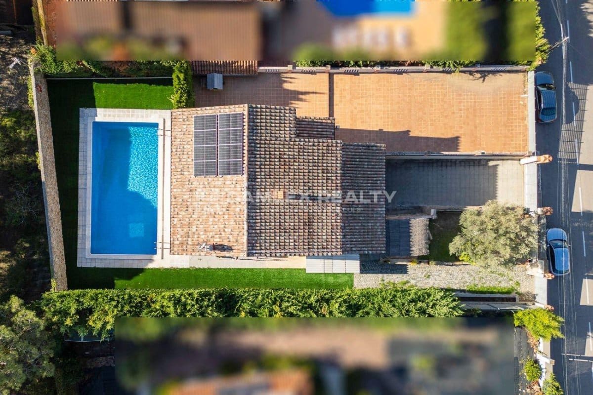 4 slaapkamer Villa te koop in Lloret de Mar met zwembad garage - € 550.000 (Ref: 8561881)