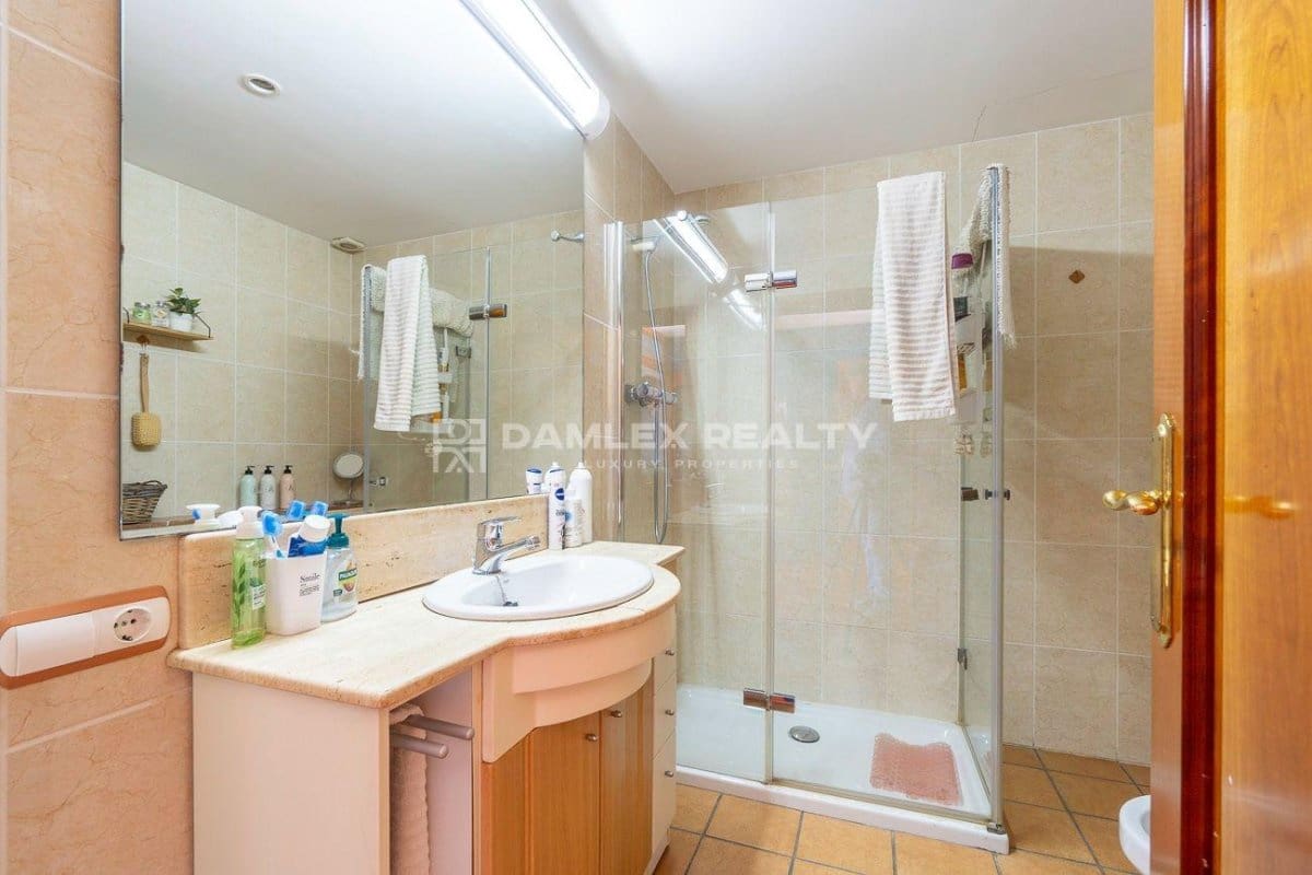 4 slaapkamer Villa te koop in Lloret de Mar met zwembad garage - € 550.000 (Ref: 8561881)