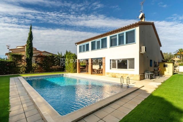 4 slaapkamer Villa te koop in Lloret de Mar met zwembad garage - € 550.000 (Ref: 8561881)