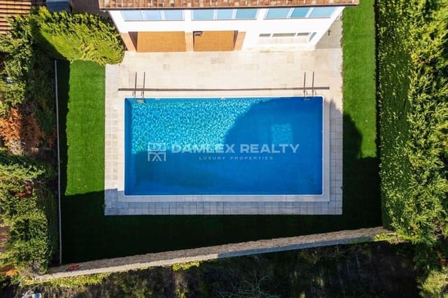 4 slaapkamer Villa te koop in Lloret de Mar met zwembad garage - € 550.000 (Ref: 8561881)