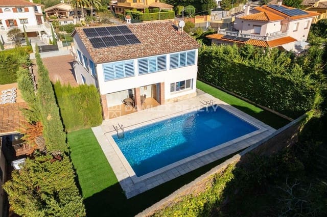 4 slaapkamer Villa te koop in Lloret de Mar met zwembad garage - € 550.000 (Ref: 8561881)