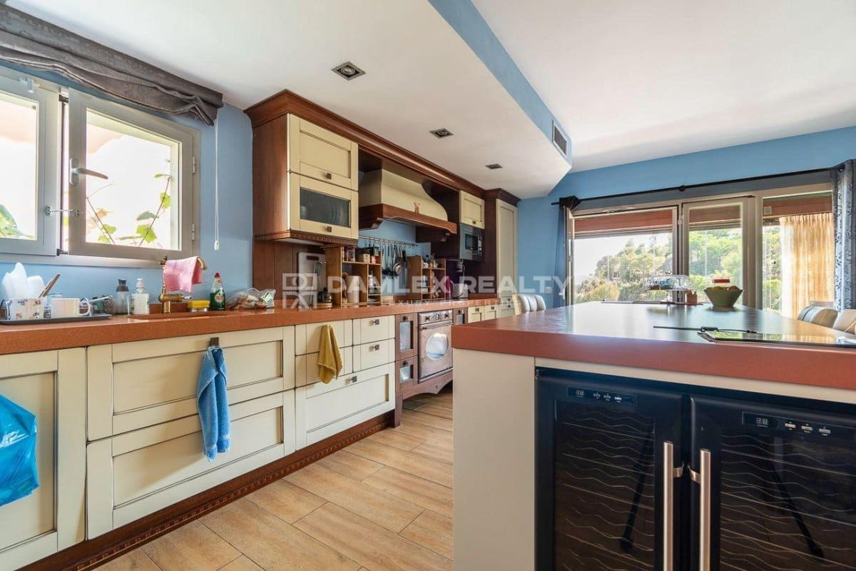 4 soveværelse Villa til salg i Tossa de Mar med swimmingpool garage - € 950.000 (Ref: 8594561)