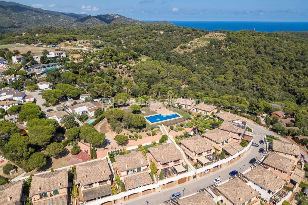 4 soveværelse Villa til salg i Tossa de Mar med swimmingpool garage - € 950.000 (Ref: 8594561)