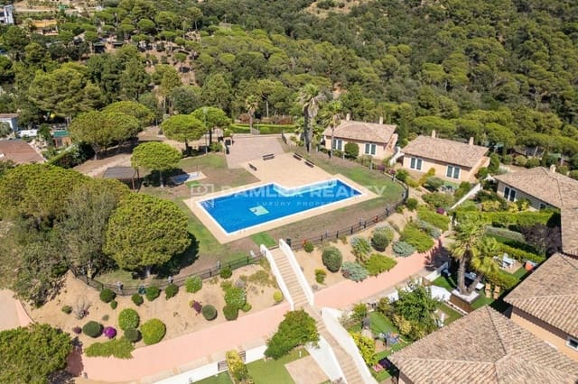 4 slaapkamer Villa te koop in Tossa de Mar met zwembad garage - € 950.000 (Ref: 8594561)