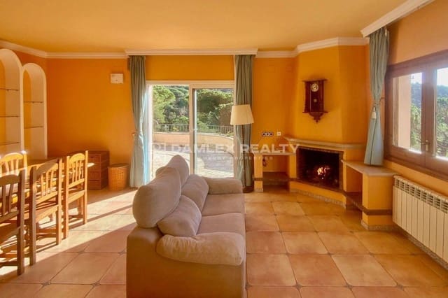 Chalet de 6 habitaciones en Lloret de Mar en venta con piscina garaje - 460.000 € (Ref: 8666042)