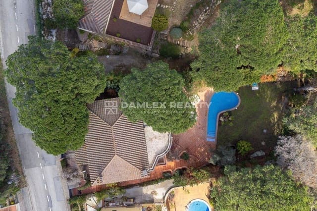 Chalet de 6 habitaciones en Lloret de Mar en venta con piscina garaje - 460.000 € (Ref: 8666042)