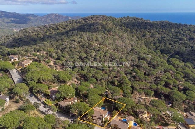 Chalet de 6 habitaciones en Lloret de Mar en venta con piscina garaje - 460.000 € (Ref: 8666042)