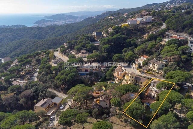 Chalet de 6 habitaciones en Lloret de Mar en venta con piscina garaje - 460.000 € (Ref: 8666042)