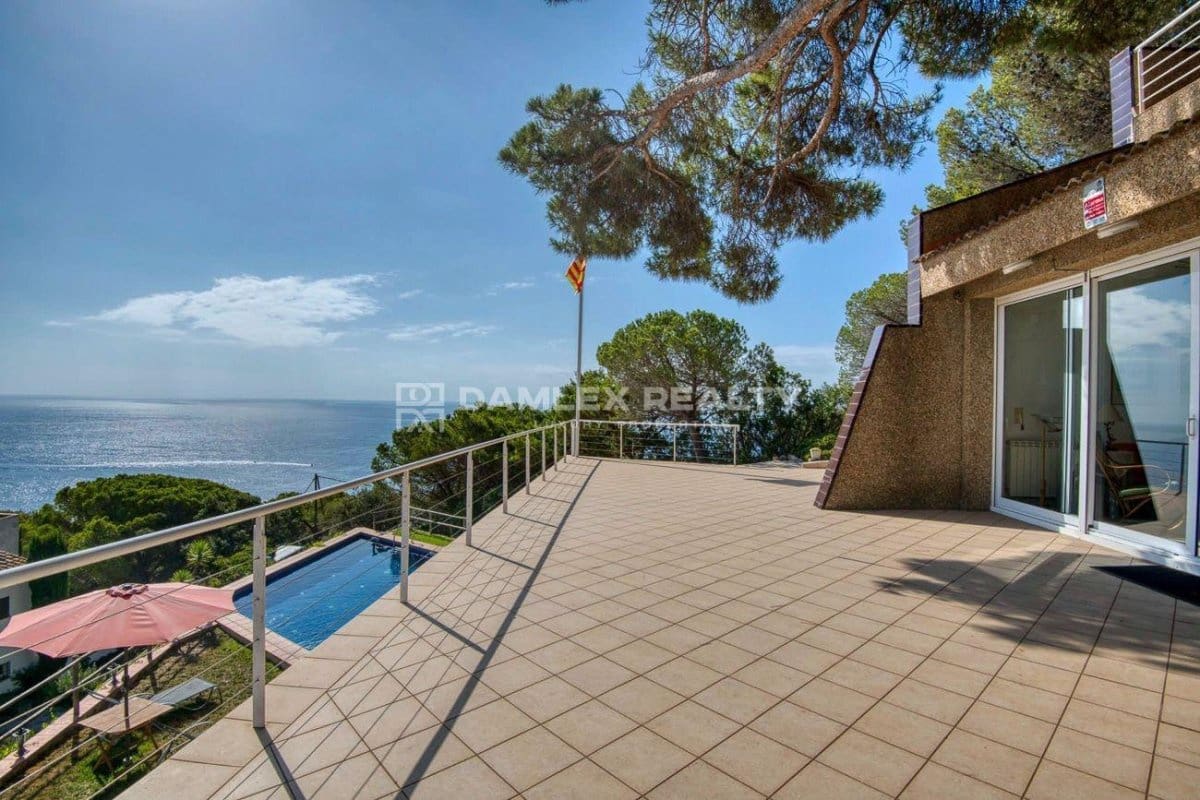 4 slaapkamer Villa te koop in Sant Feliu de Guixols met zwembad - € 1.750.000 (Ref: 8677385)