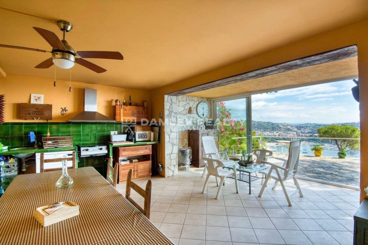 4 slaapkamer Villa te koop in Sant Feliu de Guixols met zwembad - € 1.750.000 (Ref: 8677385)