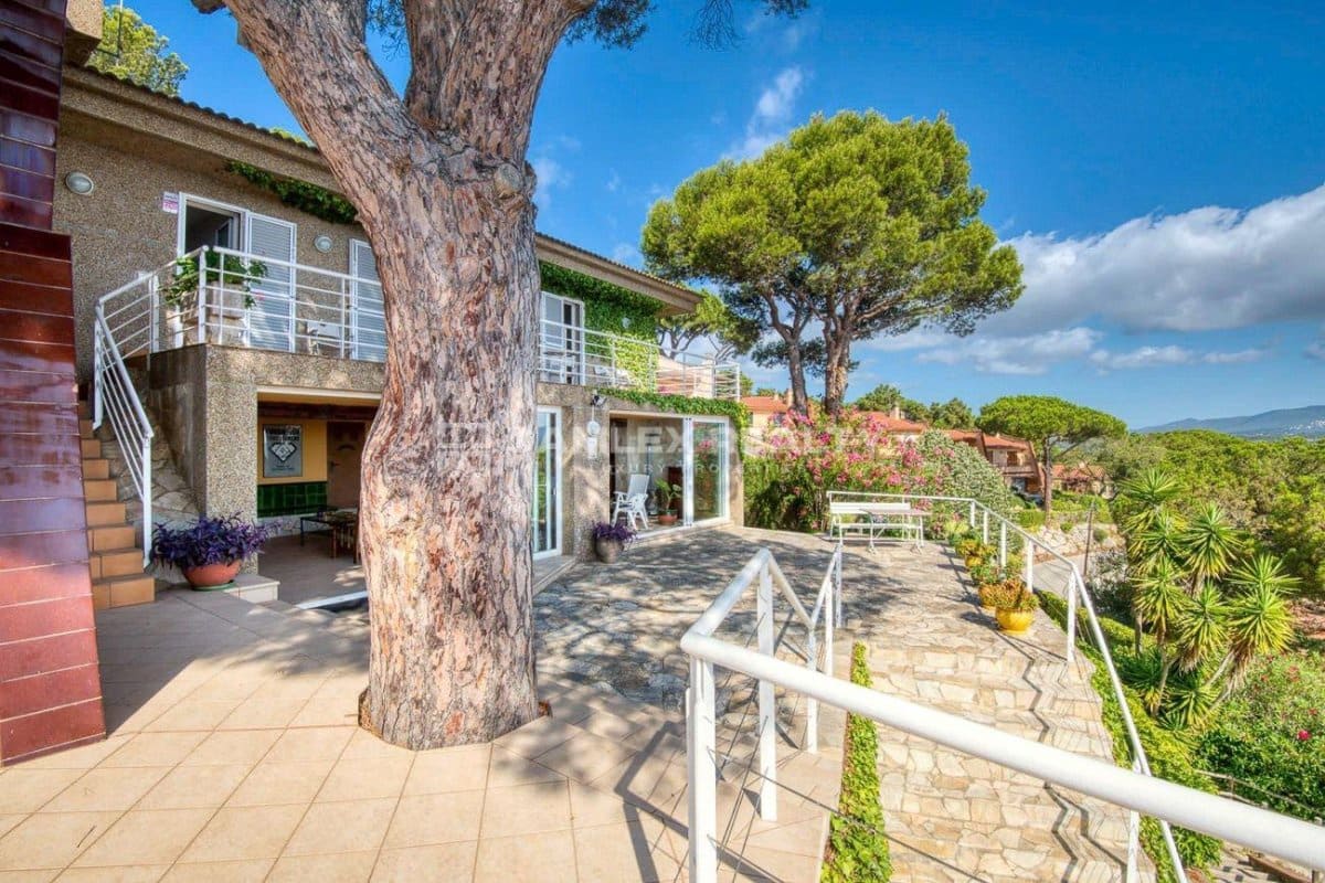 4 slaapkamer Villa te koop in Sant Feliu de Guixols met zwembad - € 1.750.000 (Ref: 8677385)