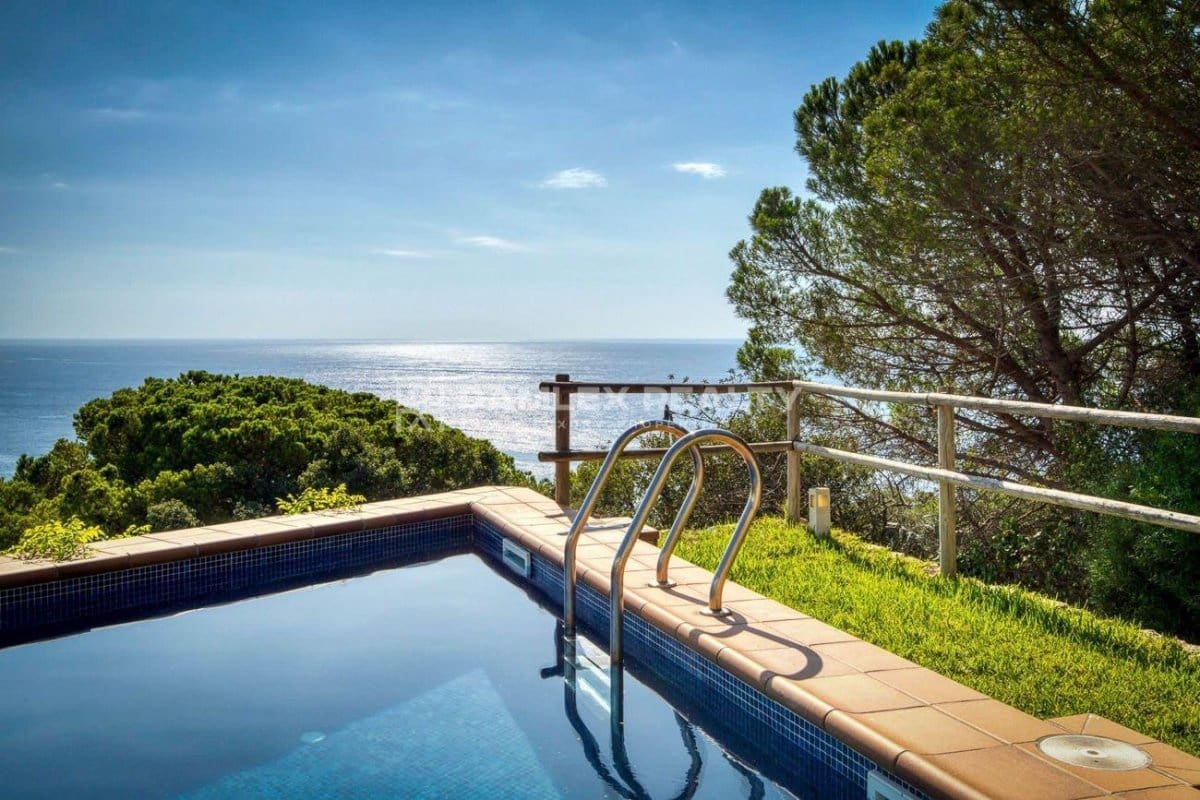 4 slaapkamer Villa te koop in Sant Feliu de Guixols met zwembad - € 1.750.000 (Ref: 8677385)