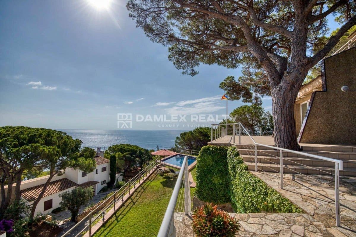 4 slaapkamer Villa te koop in Sant Feliu de Guixols met zwembad - € 1.750.000 (Ref: 8677385)
