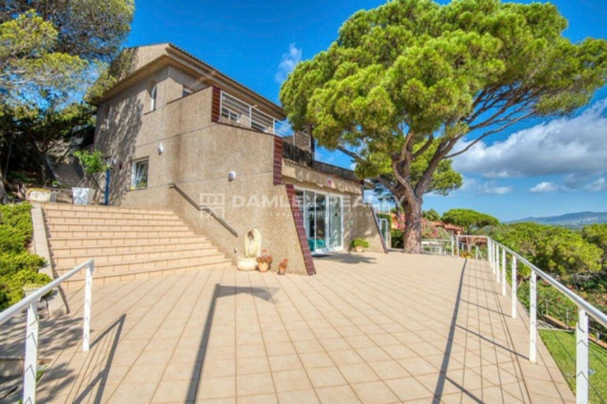4 slaapkamer Villa te koop in Sant Feliu de Guixols met zwembad - € 1.750.000 (Ref: 8677385)