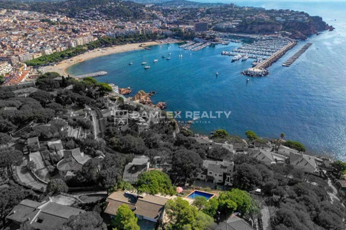 4 slaapkamer Villa te koop in Sant Feliu de Guixols met zwembad - € 1.750.000 (Ref: 8677385)