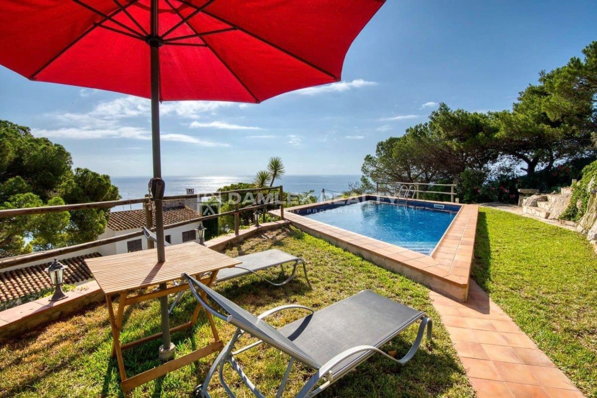 4 slaapkamer Villa te koop in Sant Feliu de Guixols met zwembad - € 1.750.000 (Ref: 8677385)