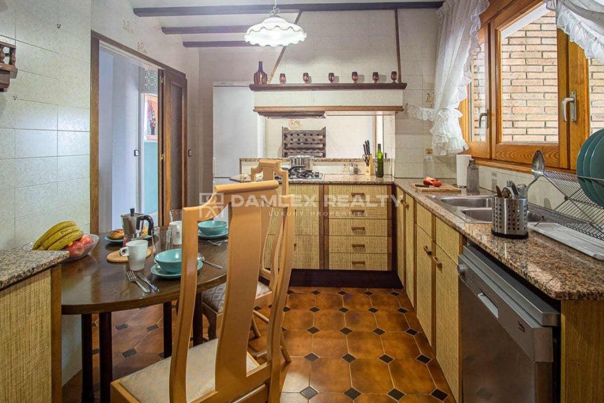 4 sypialnia Willa na sprzedaż w Blanes z basenem garażem - 1 650 000 € (Ref: 8677386)