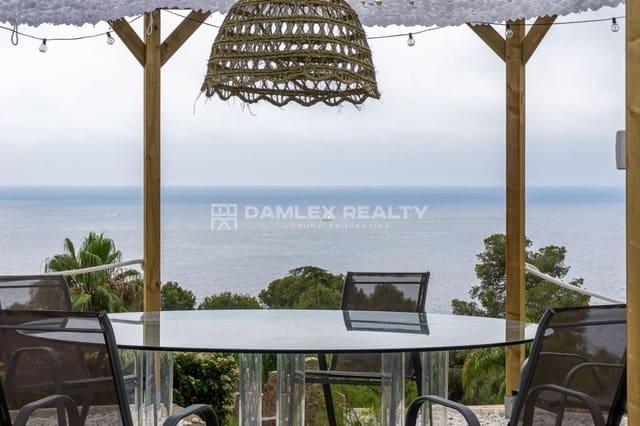 4 bedroom Villa for sale in Blanes with pool garage - € 1,650,000 (Ref: 8677386)