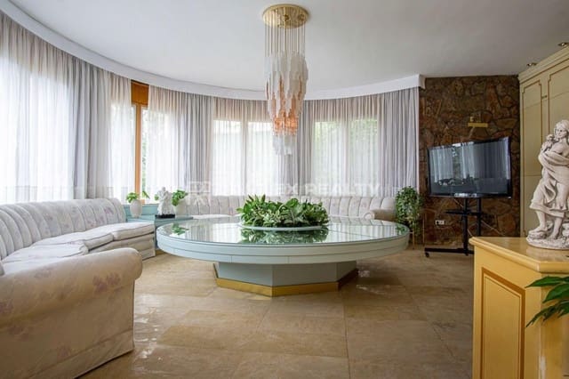 4 bedroom Villa for sale in Blanes with pool garage - € 1,650,000 (Ref: 8677386)