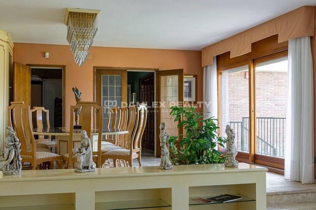 4 bedroom Villa for sale in Blanes with pool garage - € 1,650,000 (Ref: 8677386)