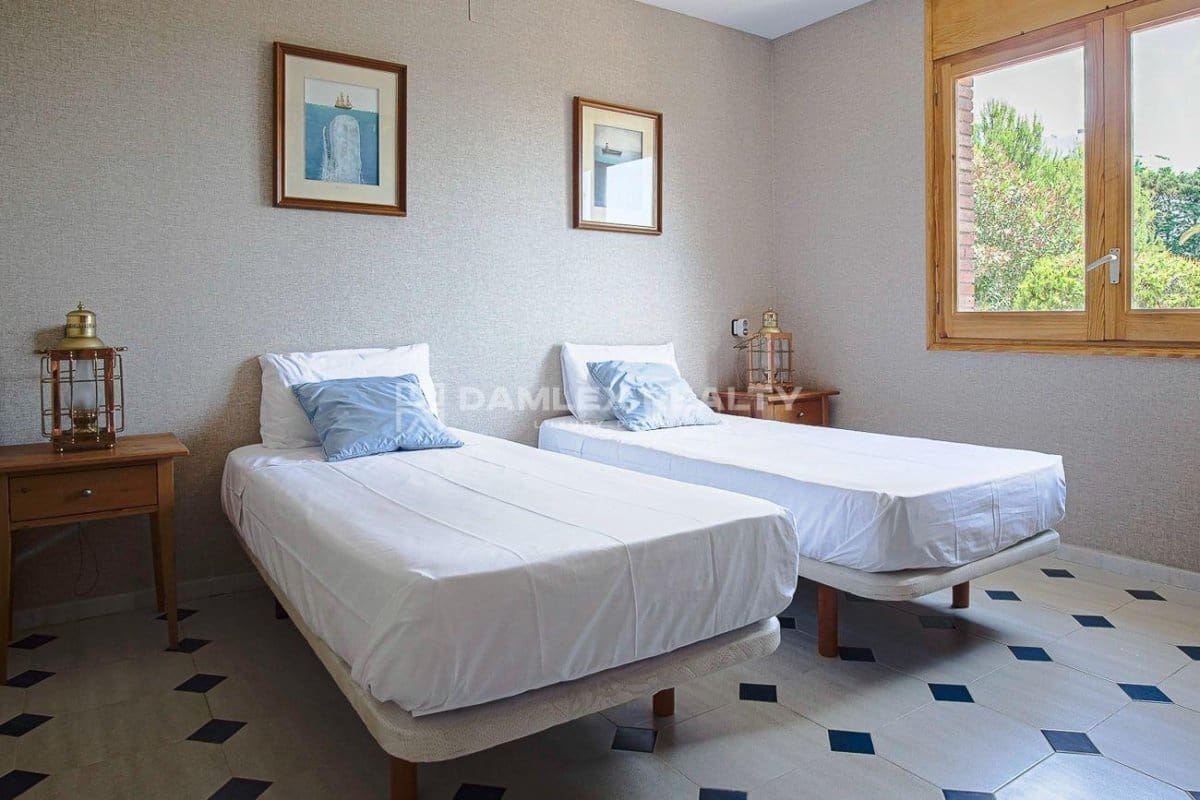 4 sypialnia Willa na sprzedaż w Blanes z basenem garażem - 1 650 000 € (Ref: 8677386)