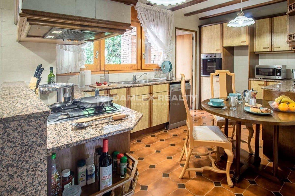 4 sypialnia Willa na sprzedaż w Blanes z basenem garażem - 1 650 000 € (Ref: 8677386)