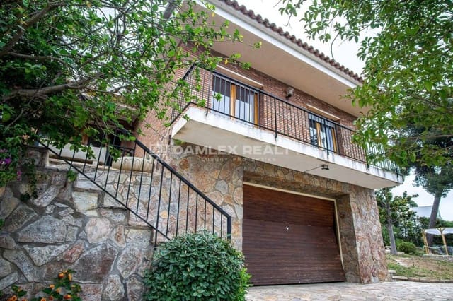 4 bedroom Villa for sale in Blanes with pool garage - € 1,650,000 (Ref: 8677386)