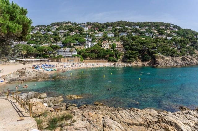 4 bedroom Villa for sale in Blanes with pool garage - € 1,650,000 (Ref: 8677386)