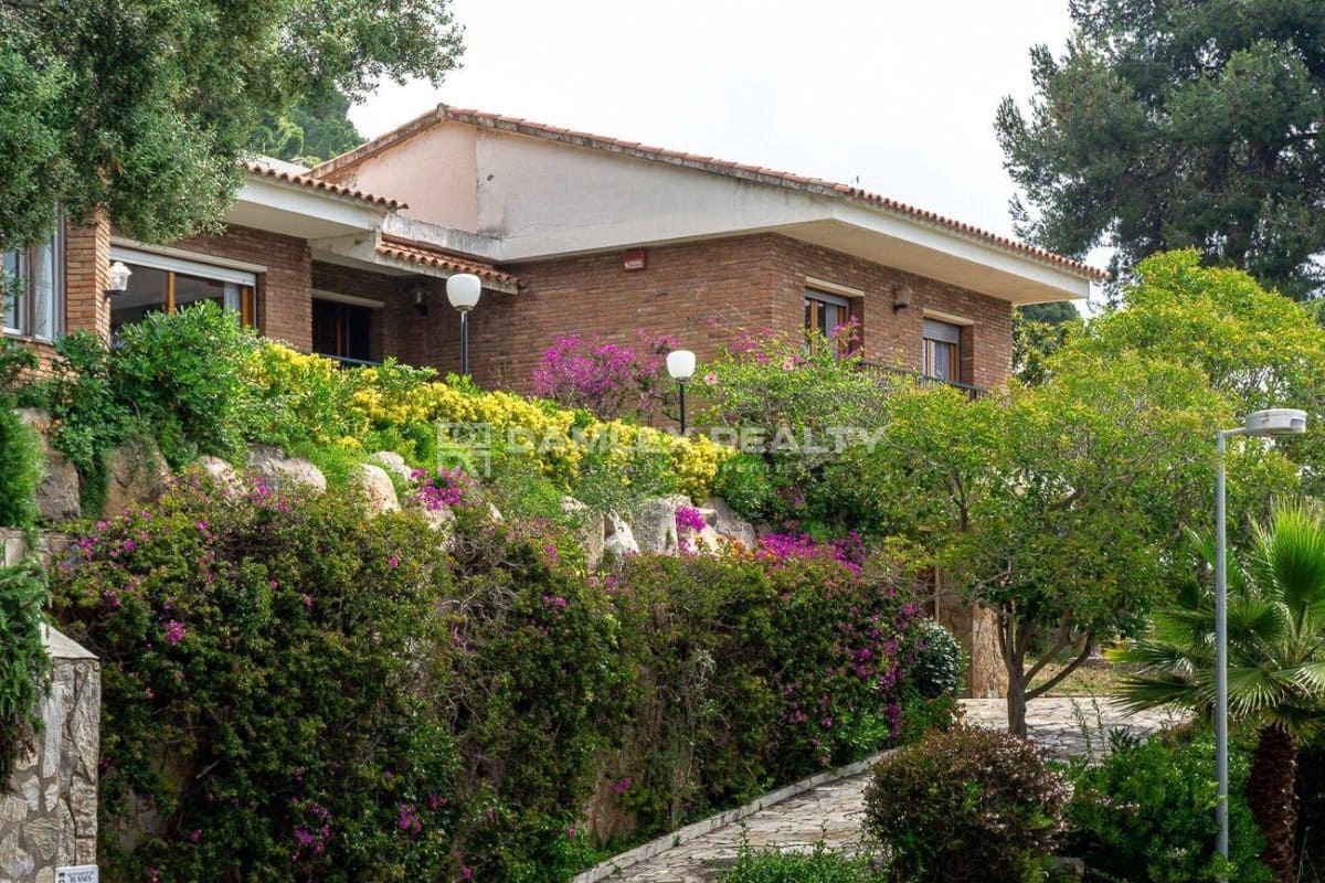 4 sypialnia Willa na sprzedaż w Blanes z basenem garażem - 1 650 000 € (Ref: 8677386)