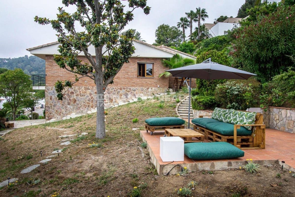 4 sypialnia Willa na sprzedaż w Blanes z basenem garażem - 1 650 000 € (Ref: 8677386)