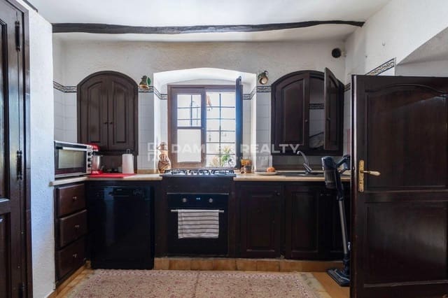 5 bedroom Villa for sale in Santa Cristina d'Aro with pool - € 950,000 (Ref: 8678274)