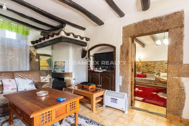 5 bedroom Villa for sale in Santa Cristina d'Aro with pool - € 950,000 (Ref: 8678274)