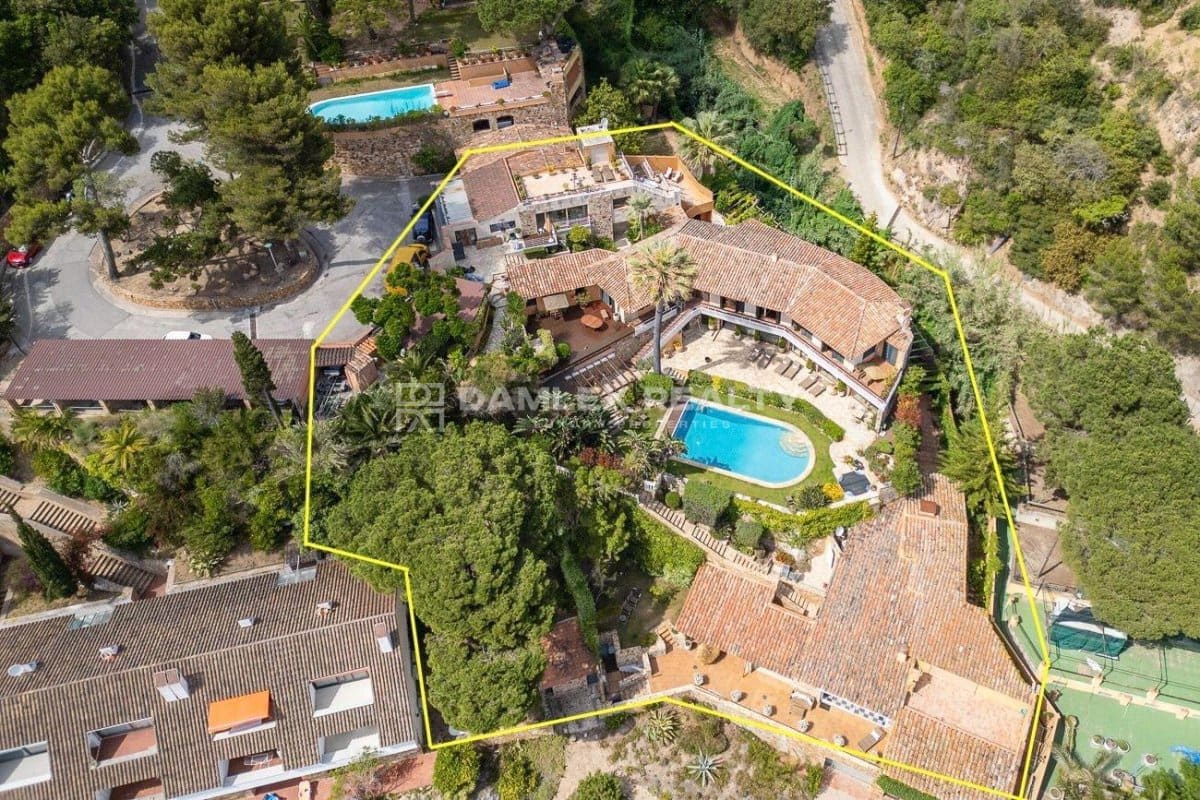 10 soveværelse Villa til salg i Tossa de Mar med swimmingpool garage - € 8.500.000 (Ref: 8884461)