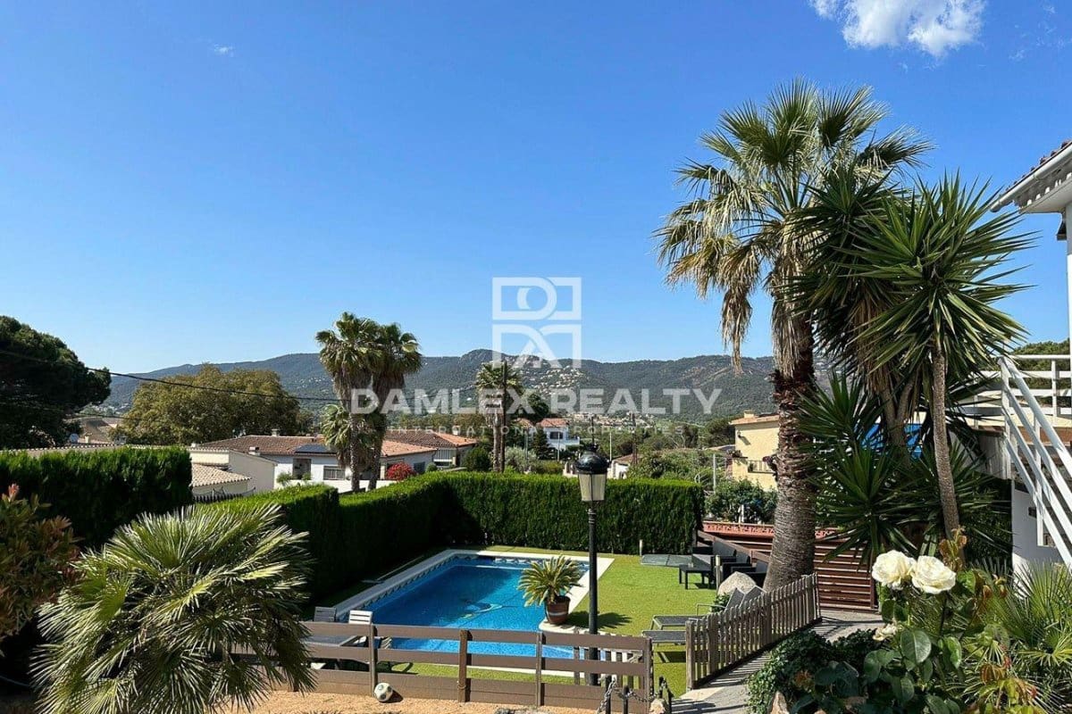 3 makuuhuone Huvila myytävänä paikassa Santa Cristina d'Aro mukana uima-altaan - 535 000 € (Ref: 8896630)